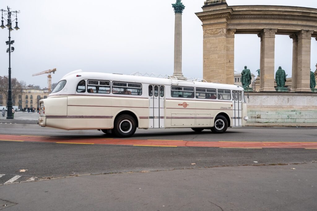 Wiadomości z Budapesztu - autobus retro.