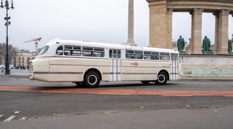 Wiadomości z Budapesztu - autobus retro.