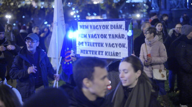 Wiadomości z Budapesztu - demonstracja solidarnościowa z nauczycielami
