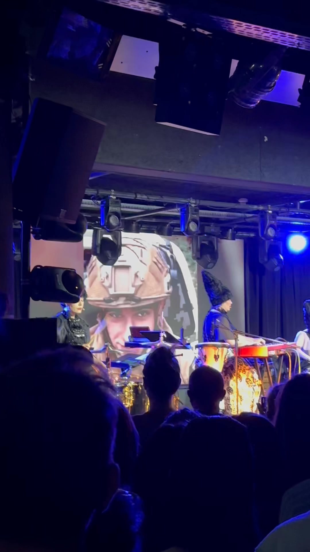 Budapeszt, 28 kwietnia 2026. 
1526 dzień pełnoskalowej wojny na Ukrainie. 
Koncert zespołu dakhabrakha w Budapeszcie. 

Dyplomacja zagraniczna sięga powierzchni, kultura korzeni konfliktu.