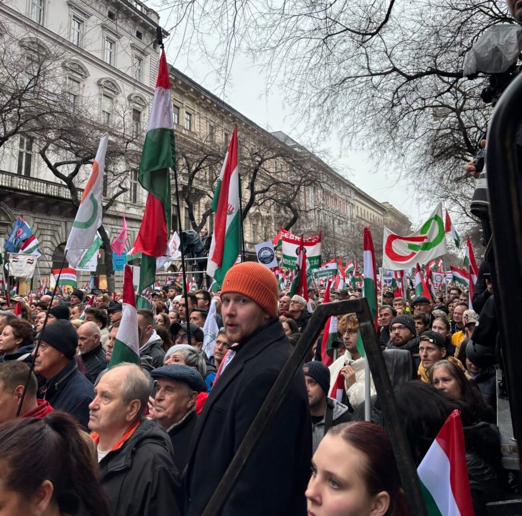 wiec Petera Magyara w Budapeszcie