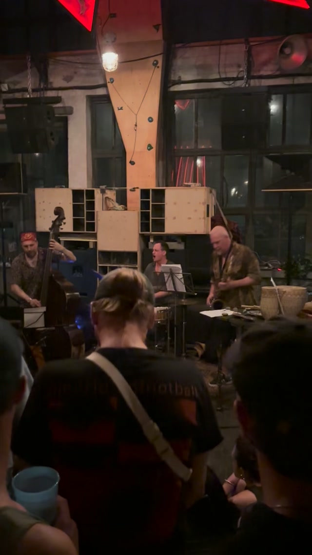 Qiyan at @atnobp 8.08.2026 @aronporteleki #budapeszt #wegry #budapest #jazz #naddunajem @ajtaip double bass: Péter Ajtai
saxophone: Ákos Szelevnyi
saxophone: Dániel Cseke
trumpet: Vito Szelevényi
guitar: Ádám Czitrom
guitar: Ádám Mészáros
drums: Áron Pórtelek