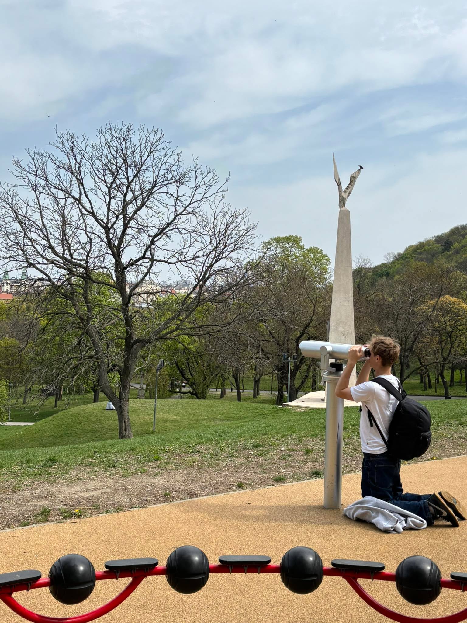 Co widać ze Wzgórza Słońca w Budapeszcie? 

Pogoda przepiękna, a frekwencja rekordowa. Do 13h zagłosowało już 54,14%.