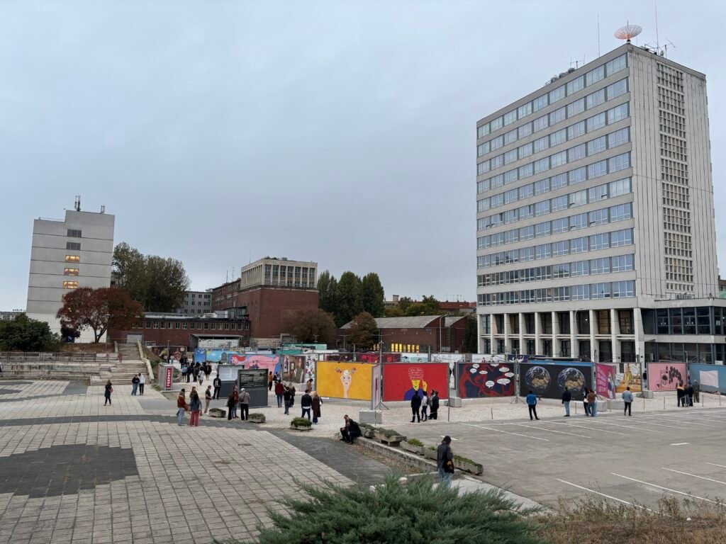 Wystawa ARC 2026 w Budapeszcie. Na placu , Goldmanna Györgya, tam, gdzie kiedyś była stołówka Politechniki Budapesztańskiej.
